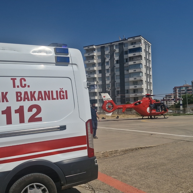 Ambulans helikopter, uyluk kemiği kırılan hasta için havalandı