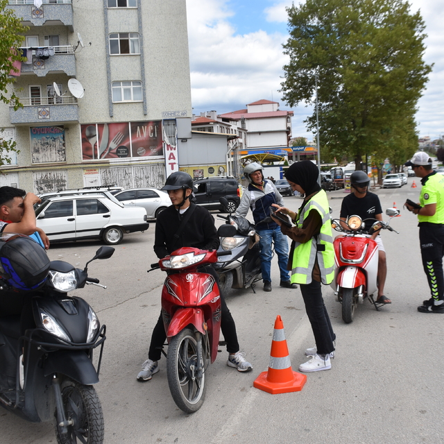 Boyabat'ta güvenli motosiklet kullanımı etkinliği yapıldı