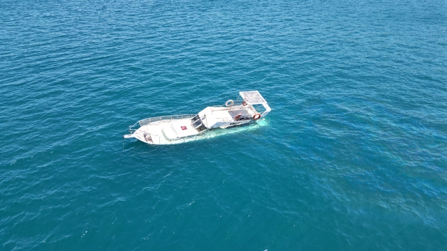 Bodrum'da su alan 10 metrelik ahşap tekne battı