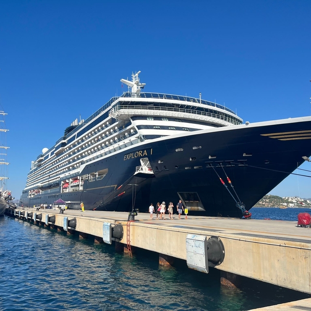 Bodrum'a iki kruvaziyerle 959 yolcu geldi