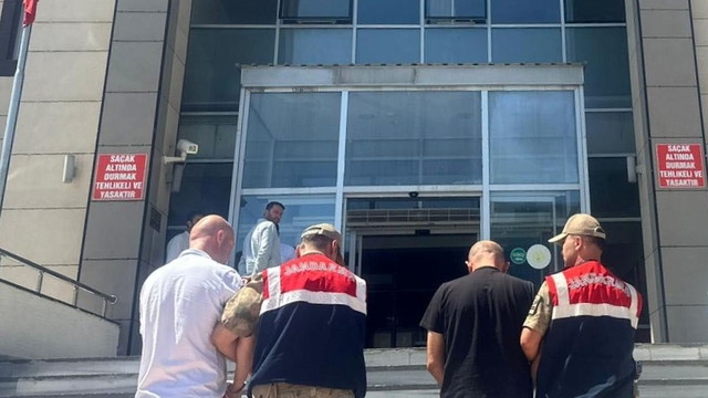 Bitlis'te göçmen kaçakçılığı yapan 2 zanlı tutuklandı