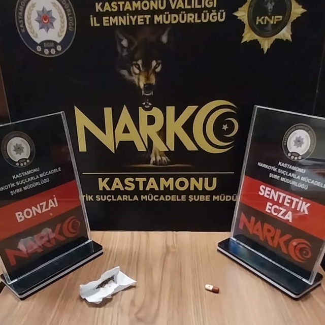 Kastamonu'da uyuşturucu ile yakalanan 2 firari hükümlü cezaevine gönderildi