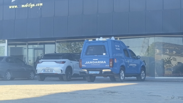 3'üncü kattan asansör boşluğuna düşen işçi yaralandı