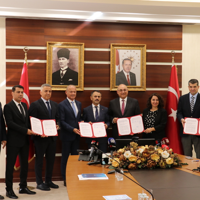 Kocaeli'de iki okul için Vehbi Koç Vakfı ve Ford Otosan ile protokol imzala...