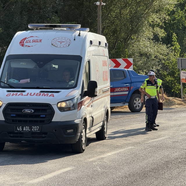 Kahramanmaraş'ta otomobilin yayalara çarptığı kazada 2 kişi ölü, 3 kişi yar...