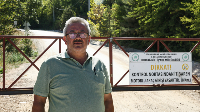Bursa'da bir muhtar ormana izinsiz girişleri engellemek için 3 farklı noktaya bariyer yaptırdı