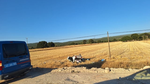 Otomobil, sürücüsünün gözünü güneş alması sonucu tarlaya uçtu: 2 yaralı