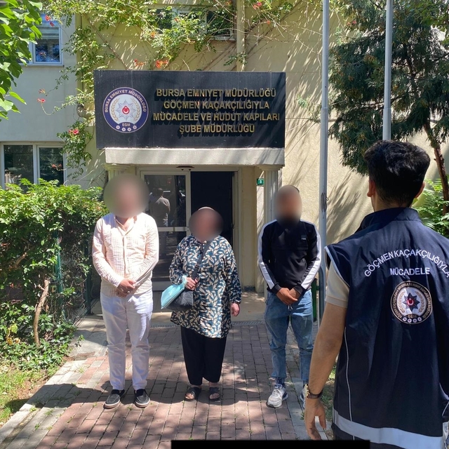 Bursa'da göçmen kaçakçılığı operasyonu: 3 gözaltı