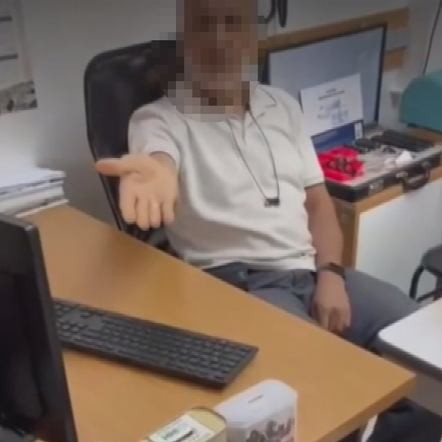 Hastasının kıyafetini 'açık' bulan doktor, muayeneyi reddetti; o anlar kame...