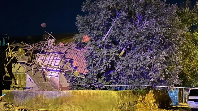 Malatya'da evin çatısı çöktü; anne ve kızı son anda kurtuldu