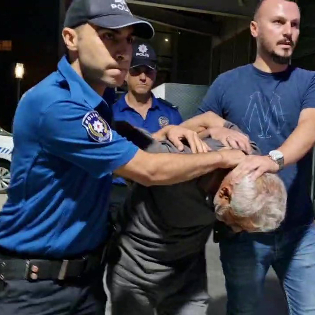 Baba ile oğlunun öldürüldüğü saldırının şüphelisi saklandığı mısır tarlasın...