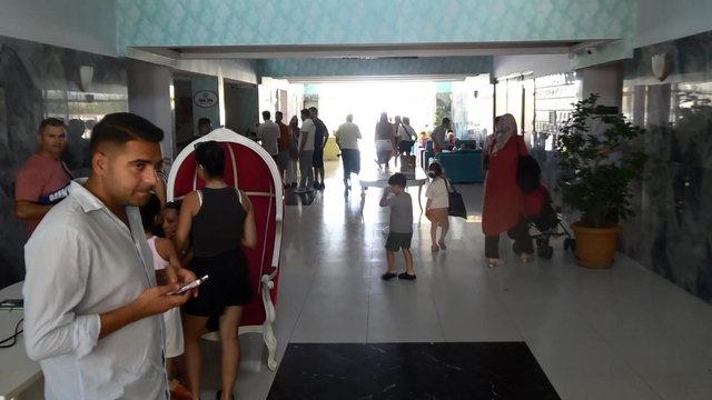 Otel müşterilerinden 'çalışanlar iş bıraktı, elektrikler kesildi' tepkisi