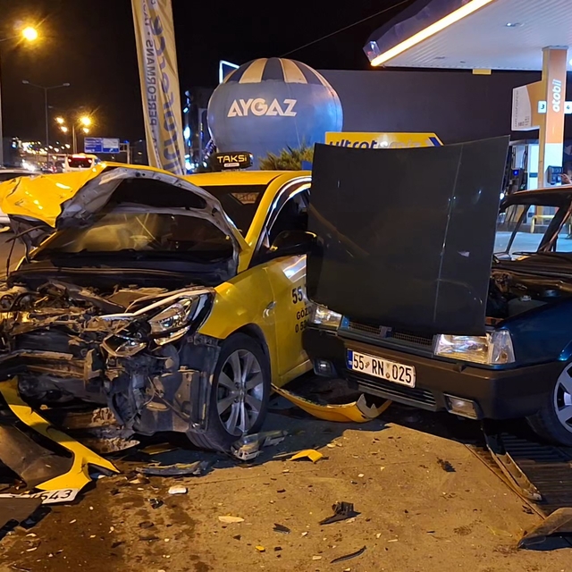 Samsun'da zincirleme trafik kazasında 3 kişi yaralandı