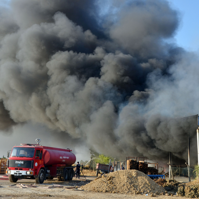 Antalya'da soğuk hava deposu ve imalathanede yangın (2)