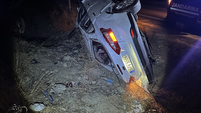 Çorum'da devrilen otomobildeki 5 kişi yaralandı