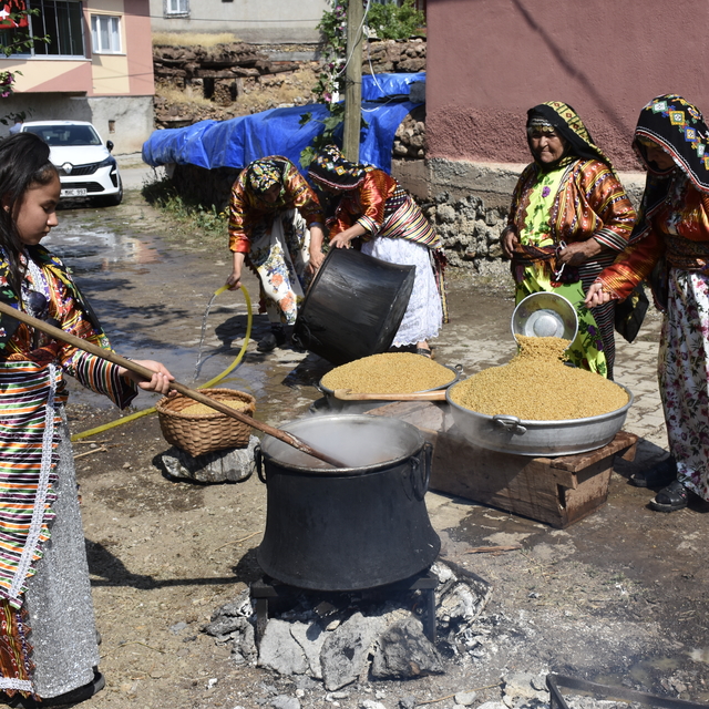 Yeniköy'ün 'eski' adetleri