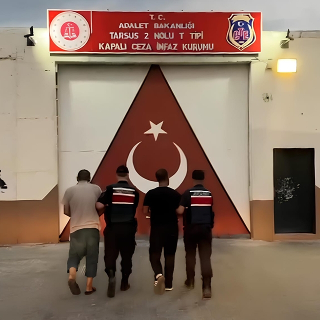 Mersin'de şantiyeden 2 ton bakır kablo çalan 2 zanlı tutuklandı
