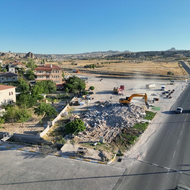 Nevşehir'de doğal sit alanı içerisinde bulunan 2 kaçak yapı yıkıldı