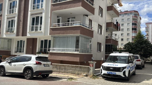 Perde takarken 3'üncü kattan düşen üniversite öğrencisi yaralandı