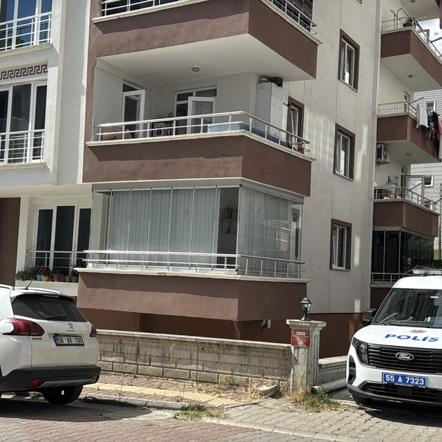 Perde takarken 3'üncü kattan düşen üniversite öğrencisi yaralandı