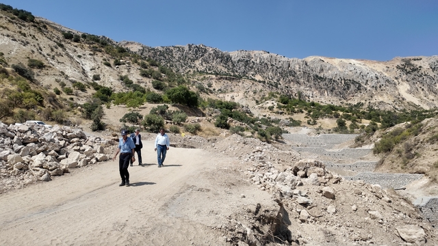 Sel felaketi yaşayan Adıyaman'ın Tut ilçesinde dere yatakları düzenleniyor