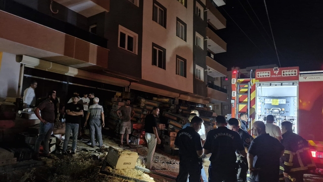 Mardin'de depo yangınında 1 kişi dumandan etkilendi