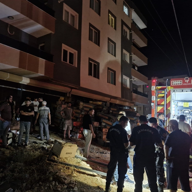 Mardin'de depo yangınında 1 kişi dumandan etkilendi