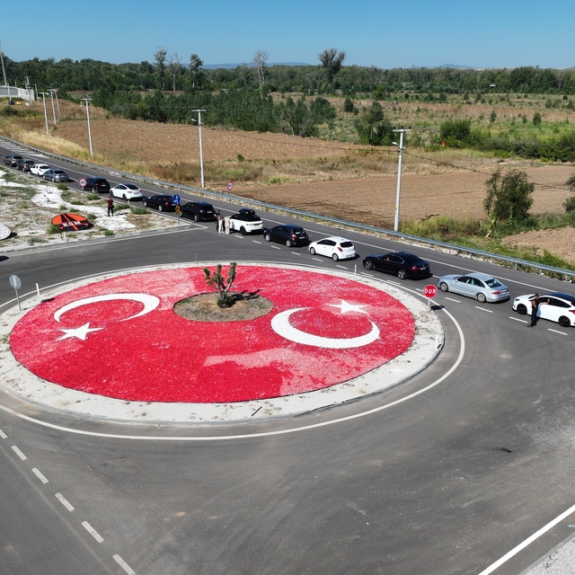 Gurbetçiler sevinçle geldikleri Türkiye'den hüzünle ayrılıyor