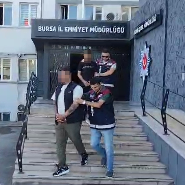 Kendilerini 'komiser' olarak tanıttıkları emekliyi 5 milyon TL dolandırdıla...