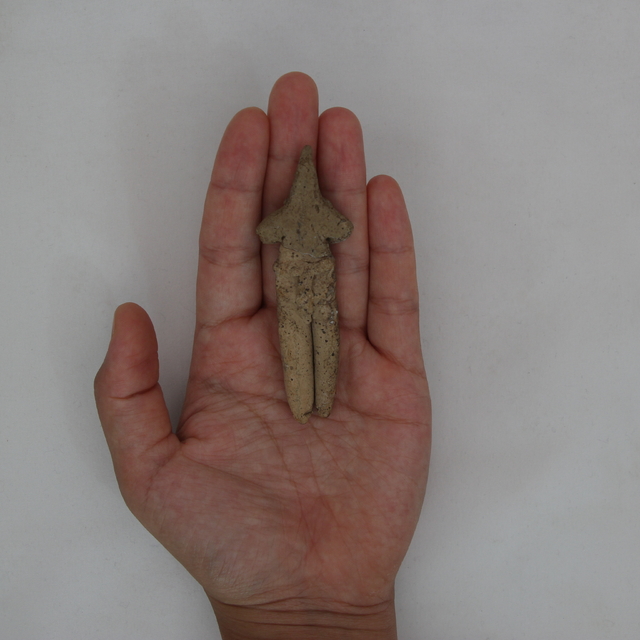 İzmir'deki Ulucak Höyüğü kazılarında 8 bin yıllık kil figür bulundu