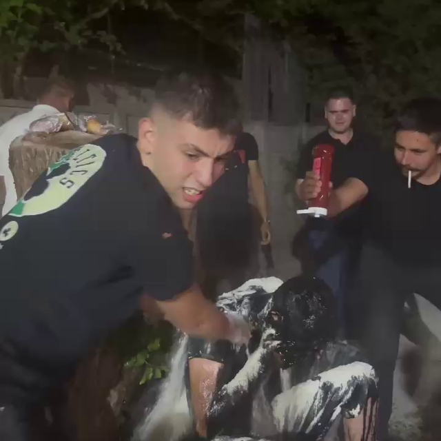 Damada motor yağlı, yumurtalı, ketçaplı şaka kamerada