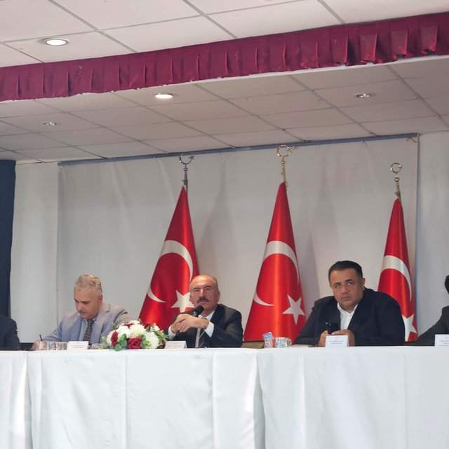 Vali Çalgan Bayat'ta muhtarlarla buluştu