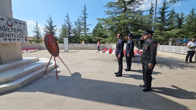 Büyük Taarruz'un 103. yıl dönümü dolayısıyla Albay Reşat Çiğiltepe Şehitliği'nde tören düzenlendi