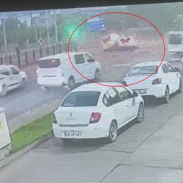 Bingöl'de 3 kişinin yaralandığı kaza kamerada