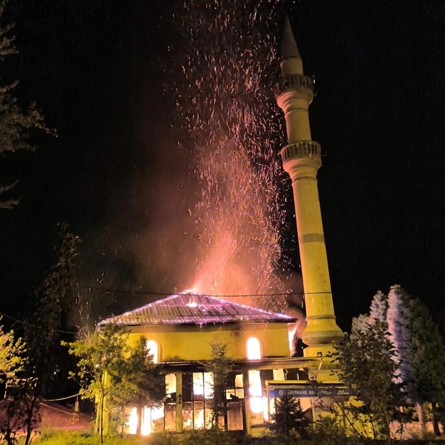 Ordu'da 58 yıllık cami yandı