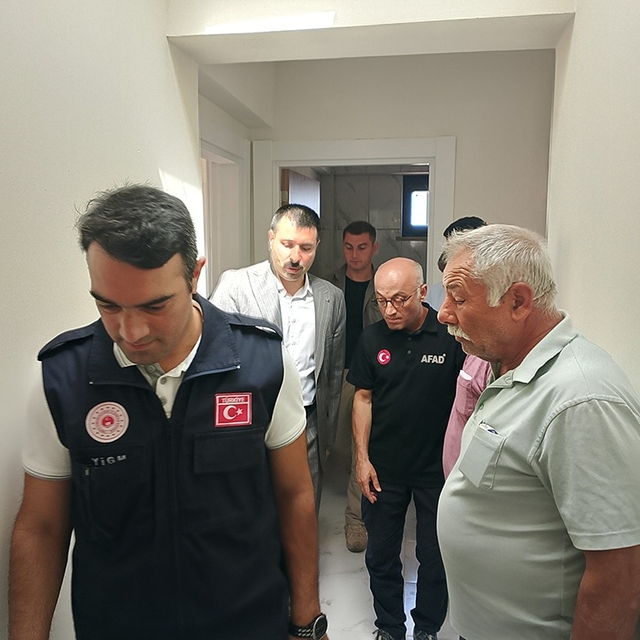 Ayvacık'ta depremzede vatandaşlar için yaptırılan 92 konut teslim edildi