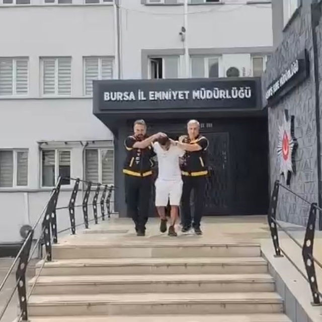 Öldürülen Sevgi, daha önce de kendisini 7 yerinden bıçaklayan eşi ile çocuk...