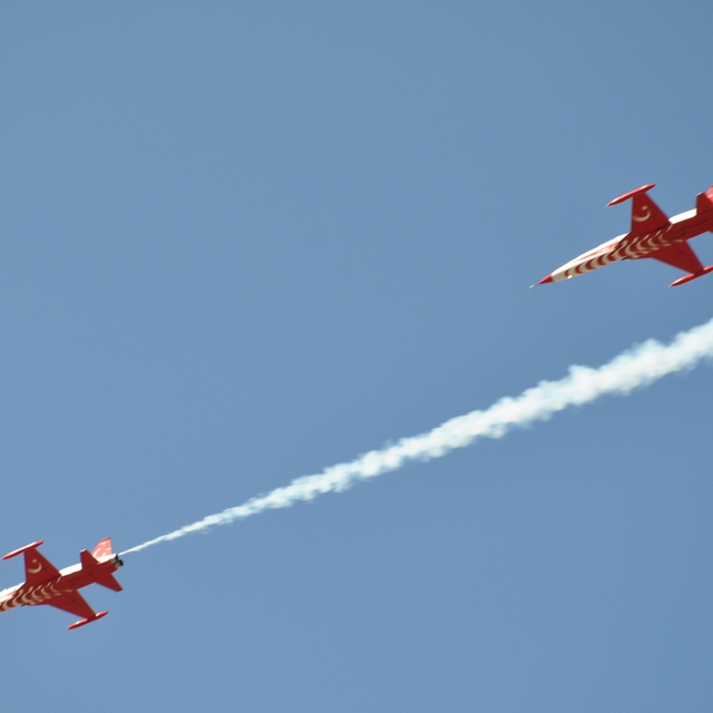 Türk Yıldızları Akşehir semalarında gösteri uçuşu yaptı