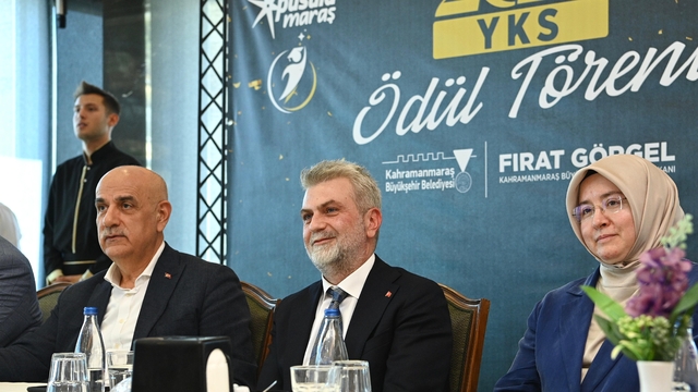 Kahramanmaraş'ta, YKS sınavında ilk bine giren öğrenciler ödüllendirildi