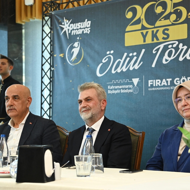 Kahramanmaraş'ta, YKS sınavında ilk bine giren öğrenciler ödüllendirildi