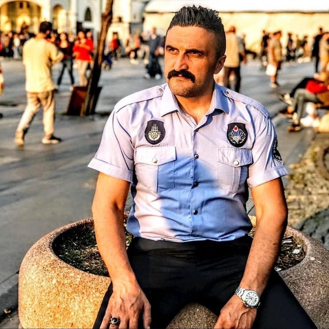 Rize'de, çatıdan düşen zabıta memuru öldü