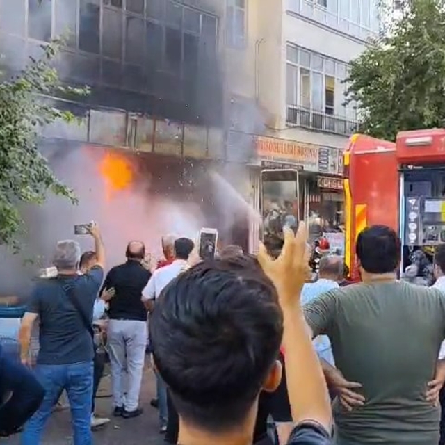 Şanlıurfa'daki yangında iş yeri kullanılmaz hale geldi