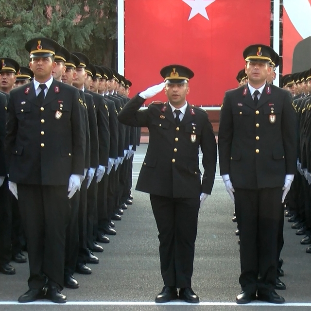 Işıklar Askeri Lisesi'nden mezun olan astsubaylar için mezuniyet töreni