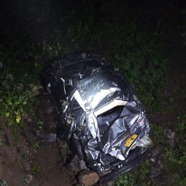 Yayladan dönüş yolunda otomobil uçuruma yuvarlandı; aynı aileden 3 ölü, 1 y...