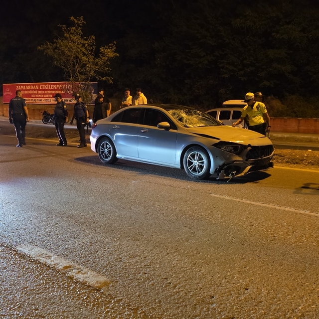 Zonguldak'ta otomobilin yayalara çarptığı kazada 3 kişi yaralandı