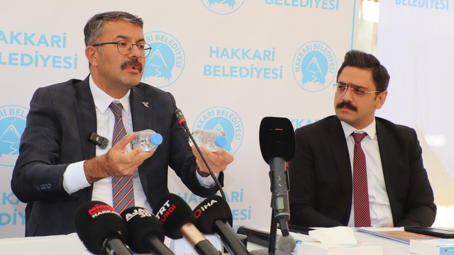 Hakkari Valisi Çelik'ten su sorununa ilişkin açıklama