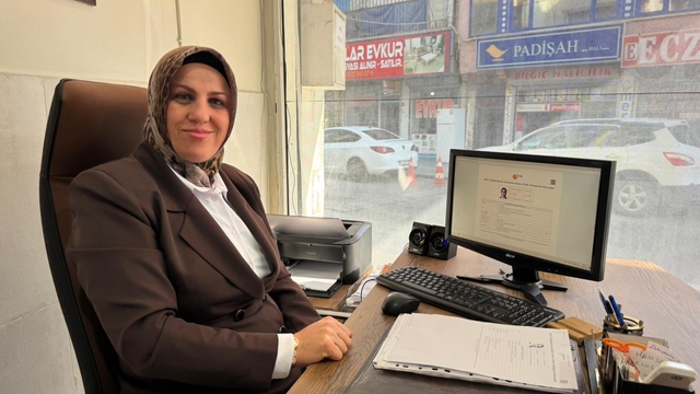 41 kızı erken yaşta evlilikten kurtarıp mücadelesiyle belgesele konu olan 'Muhtar Ana', üniversiteli oldu