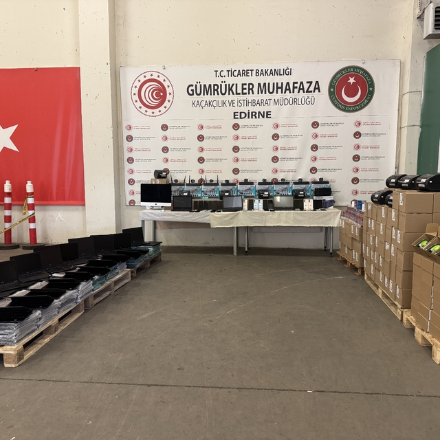 Edirne'de gümrük muhafaza ekiplerince çok sayıda kaçak eşya ele geçirildi