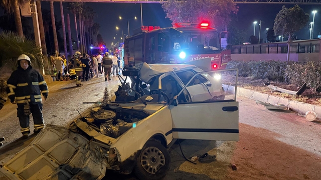 Hatay'da kamyonla çarpışan otomobildeki 1 kişi öldü, 3 kişi yaralandı