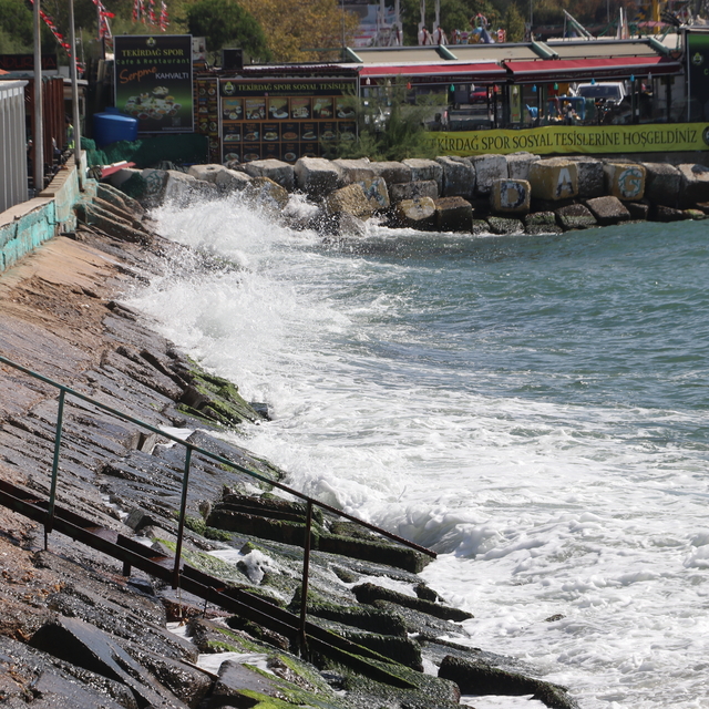 Tekirdağ'da poyraz 2 gündür deniz ulaşımını olumsuz etkiliyor